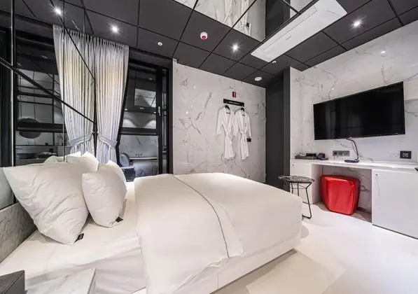 Deluxe Double Room (Netflix/ Youtube Available on TV)