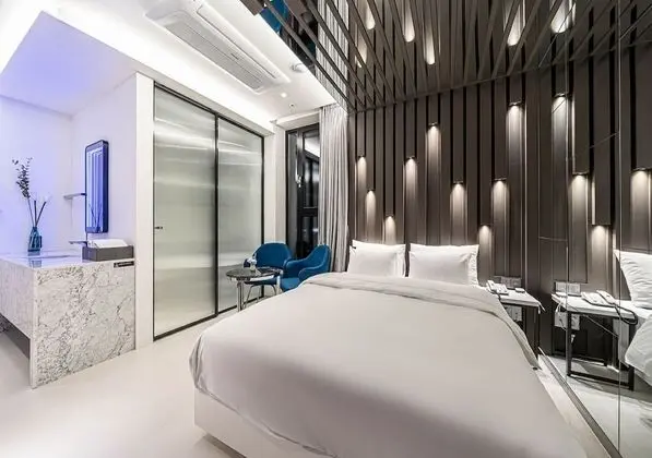 Deluxe Double Room (Netflix/ Youtube Available on TV)