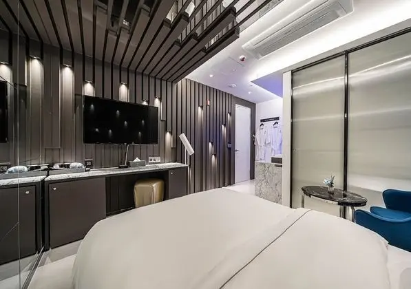 Deluxe Double Room (Netflix/ Youtube Available on TV)