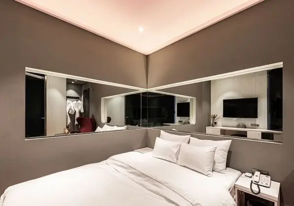 Deluxe Double Room (Netflix/ Youtube Available on TV)