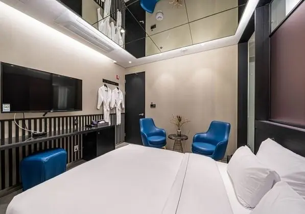 Deluxe Double Room (Netflix/ Youtube Available on TV)