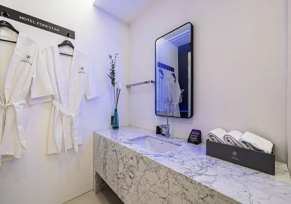 Deluxe Double Room (Netflix/ Youtube Available on TV)