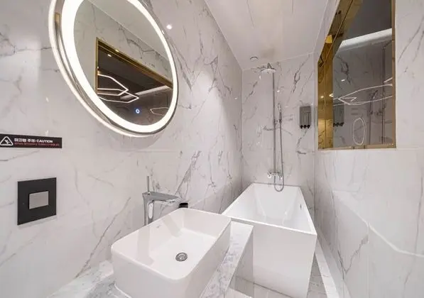 Deluxe Double Room (Netflix/ Youtube Available on TV)