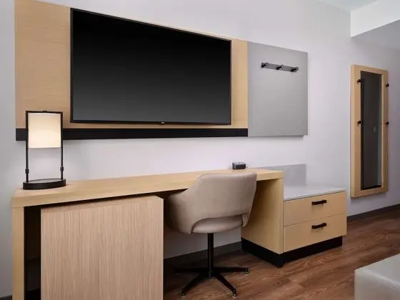 Oda, Engellilere Uygun (2 Queen Beds with Sofabed, Shower)