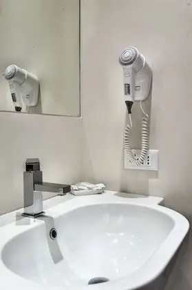 Büyük Yataklı Tek Kişilik Oda