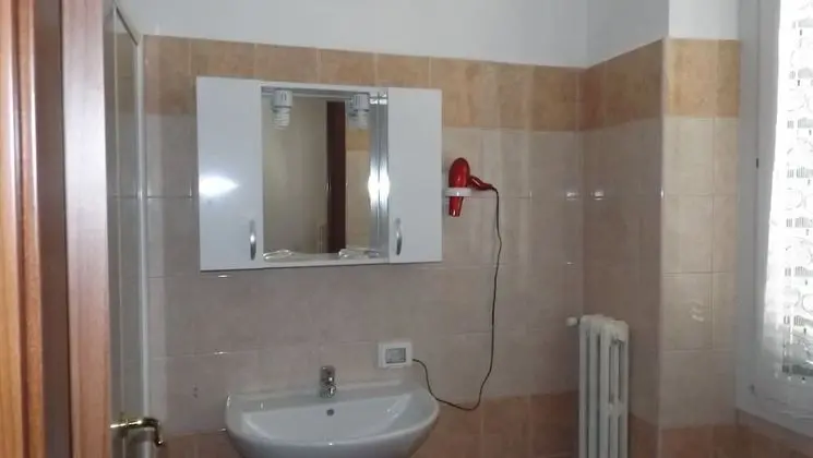 Basic Tek Büyük Yataklı Oda