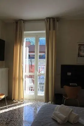 Premium Tek Büyük veya İki Ayrı Yataklı Oda, Banyolu/Duşlu