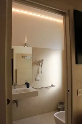 Premium Tek Büyük veya İki Ayrı Yataklı Oda, Banyolu/Duşlu