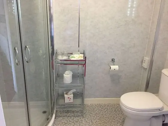 İki Ayrı Yataklı Oda, Banyolu/Duşlu