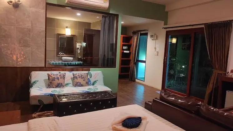 Standard Tek Büyük Yataklı Oda, Havuz Manzaralı