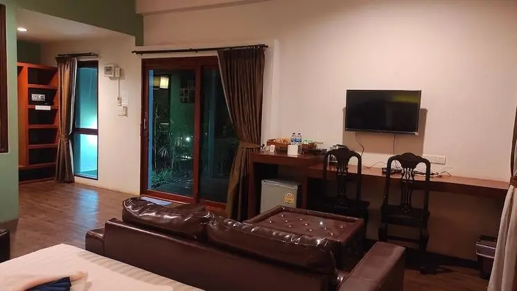 Standard Tek Büyük Yataklı Oda, Havuz Manzaralı