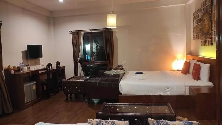 Standard Tek Büyük Yataklı Oda, Havuz Manzaralı