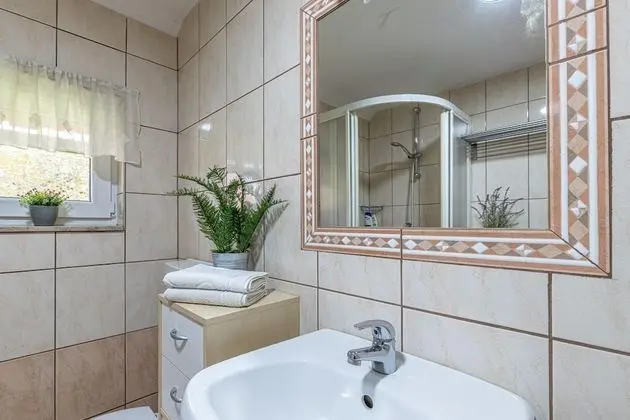 Family Ev, Birden Çok Yatak, Bahçeli (Forge Of Happiness)