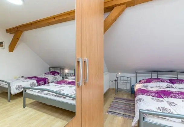 Family Ev, Birden Çok Yatak, Bahçeli (Forge Of Happiness)