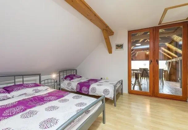 Family Ev, Birden Çok Yatak, Bahçeli (Forge Of Happiness)