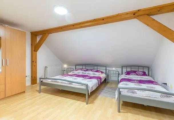 Family Ev, Birden Çok Yatak, Bahçeli (Forge Of Happiness)