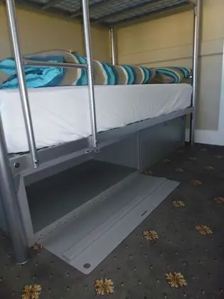 Standard Ortak Ranzalı Oda, Sadece erkekler için, Ortak Banyo (2 shared male dormitory)