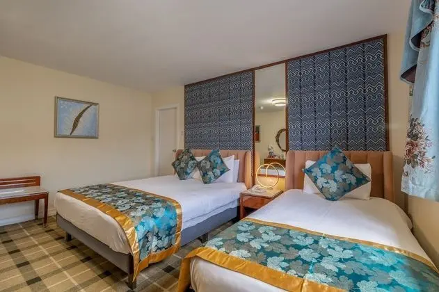 Deluxe Family Room (Loch View)