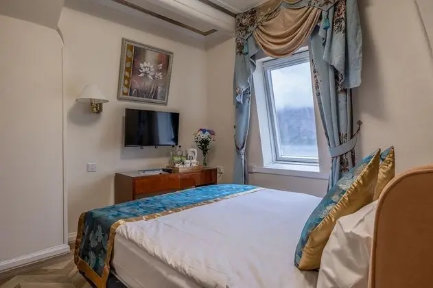 Deluxe Tek Büyük Yataklı Oda (Loch View)