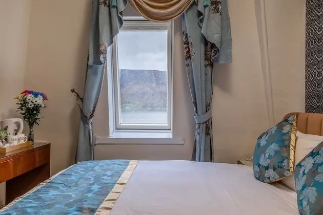 Deluxe Tek Büyük Yataklı Oda (Loch View)