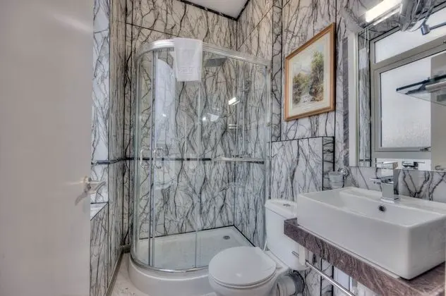 Deluxe Tek Büyük Yataklı Oda (Loch View)