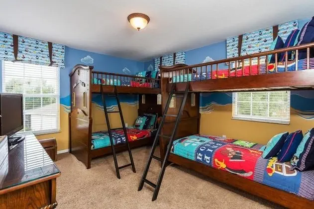 Ev (7 Bedroom, 6 Bathroom - 7900)