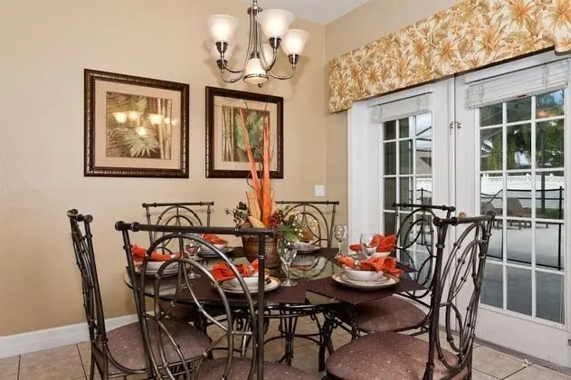 Ev (7 Bedroom, 6 Bathroom - 7900)