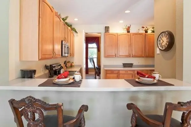 Ev (7 Bedroom, 6 Bathroom - 7900)