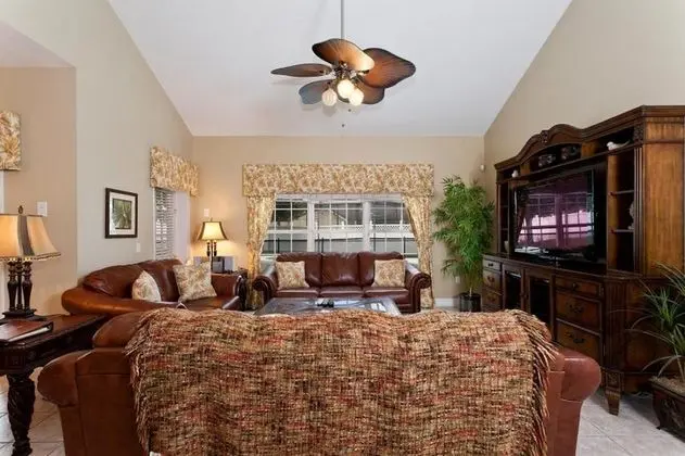 Ev (7 Bedroom, 6 Bathroom - 7900)