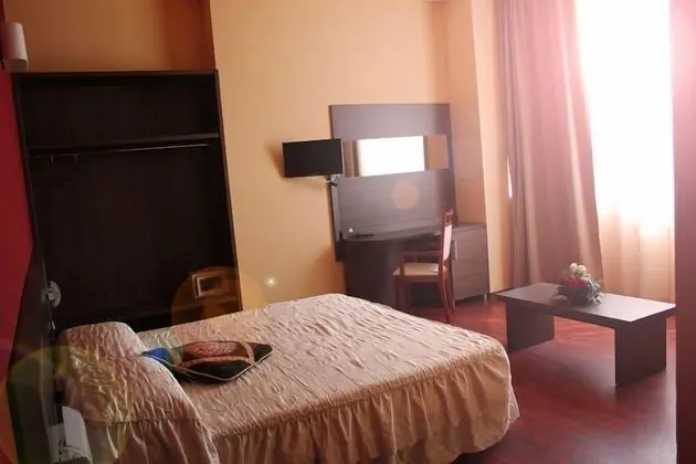 Büyük Yataklı Tek Kişilik Oda