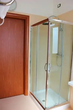 Büyük Yataklı Tek Kişilik Oda