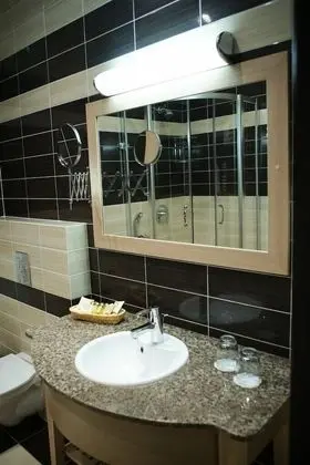 Tek Büyük Yataklı Oda, Bağlantılı Odalar