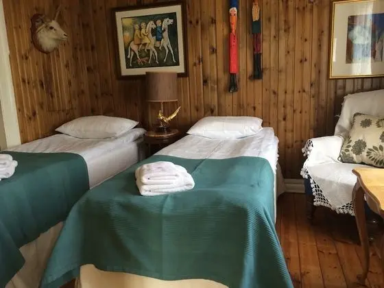 Tek Büyük veya İki Ayrı Yataklı Oda, Ortak Banyo