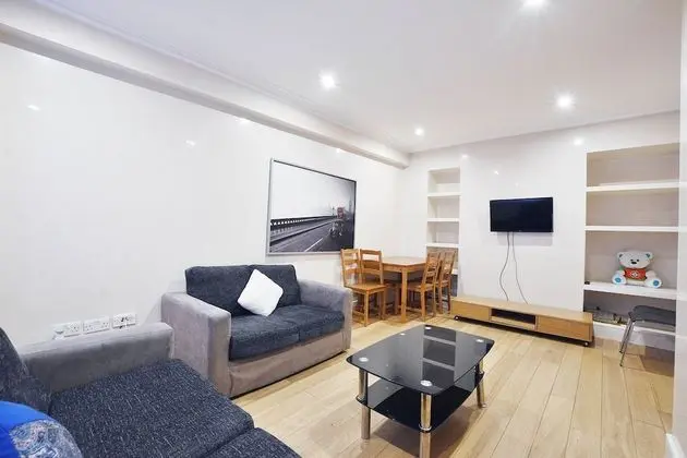 Basic Apart Daire, 1 Büyük (Queen) Boy Yatak, Sigara İçilmez, Şehir Manzaralı
