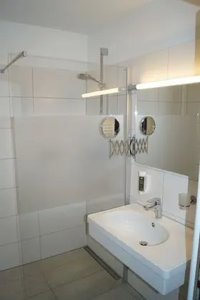 Üç Kişilik Oda