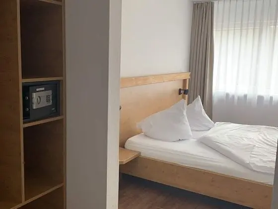 Comfort Tek Büyük Yataklı Oda