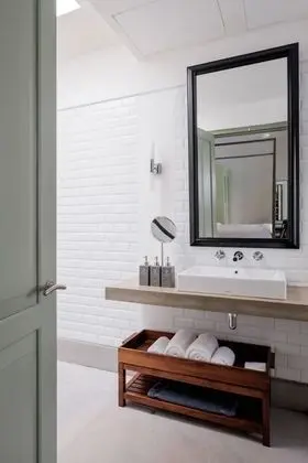 Deluxe Tek Büyük Yataklı Oda, Avlu Manzaralı