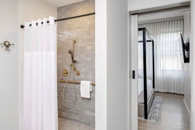 Oda, 1 Yatak Odası, Engellilere Uygun (Mobility & Hearing, Roll-in Shower)