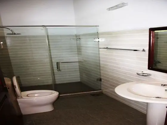 Deluxe Tek Büyük Yataklı Oda, Havuz Manzaralı