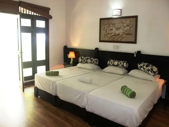 Deluxe Üç Kişilik Oda, Birden Çok Yatak, Bahçe Manzaralı