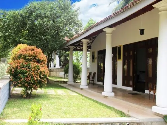 Deluxe Üç Kişilik Oda, Birden Çok Yatak, Bahçe Manzaralı