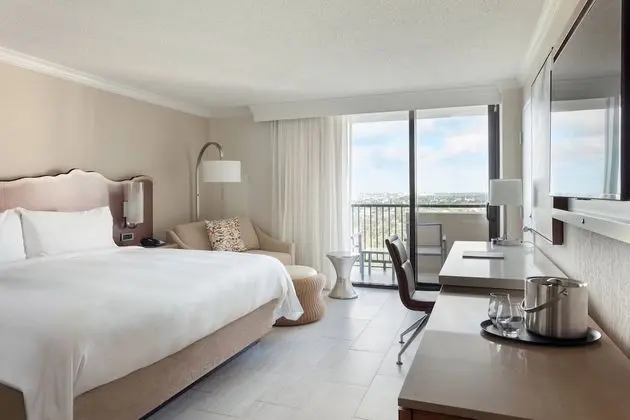 Deluxe Oda, 1 En Büyük (King) Boy Yatak, Balkon, Manzaralı (Intracoastal View)