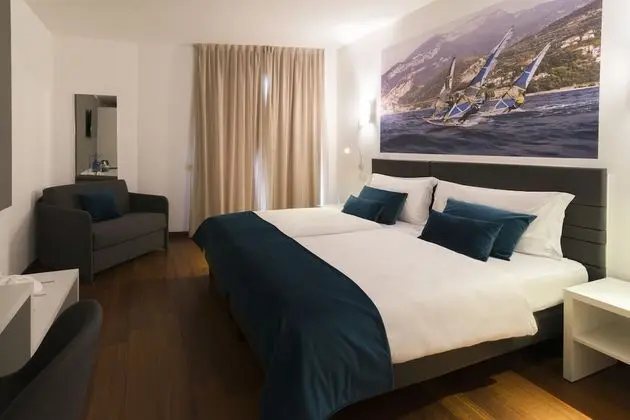 Superior Tek Büyük veya İki Ayrı Yataklı Oda