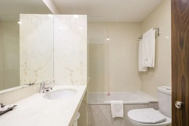 Büyük Yataklı Tek Kişilik Oda