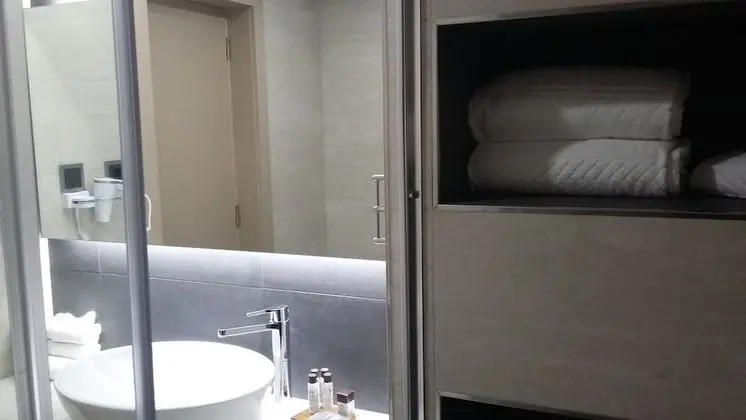 Premium Tek Büyük Yataklı Oda