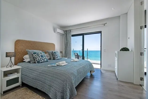 Deluxe Villa, Denize Bakan