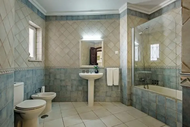 Deluxe Villa, Denize Bakan