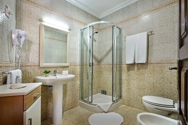 Deluxe Villa, Denize Bakan