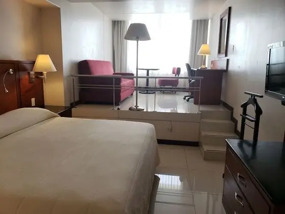 Junior Süit, 1 En Büyük (King) Boy Yatak ve Çekyat