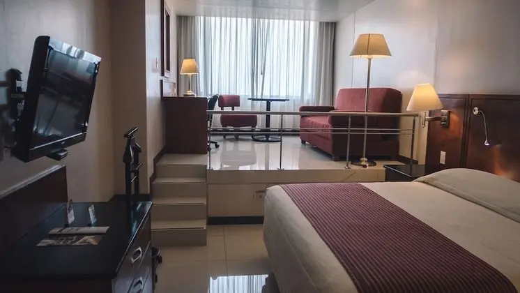 Junior Süit, 1 En Büyük (King) Boy Yatak ve Çekyat